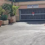 A 5 Mn Des Plages - Piscine- Tennis - Parking - 4 Personnes * Cannes