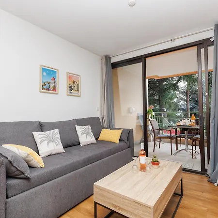 A 5 Mn Des Plages - Piscine- Tennis - Parking - 4 Personnes Apartman