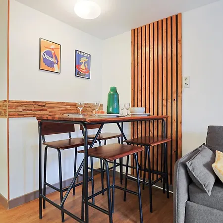 A 5 Mn Des Plages - Piscine- Tennis - Parking - 4 Personnes * 칸느