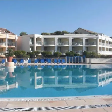 A 5 Mn Des Plages - Piscine- Tennis - Parking - 4 Personnes * 칸느