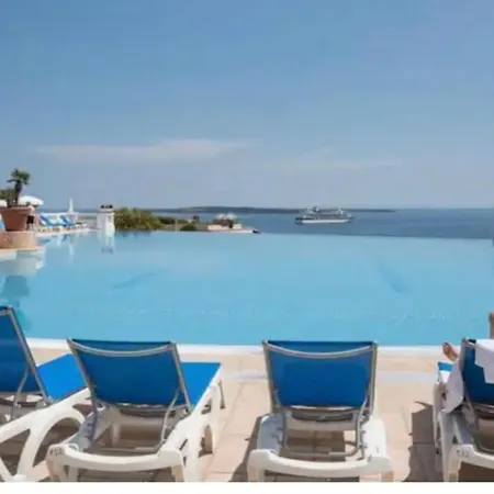 A 5 Mn Des Plages - Piscine- Tennis - Parking - 4 Personnes * 칸느