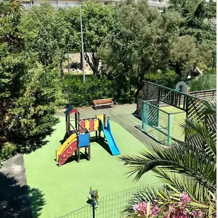 A 5 Mn Des Plages - Piscine- Tennis - Parking - 4 Personnes * 칸느